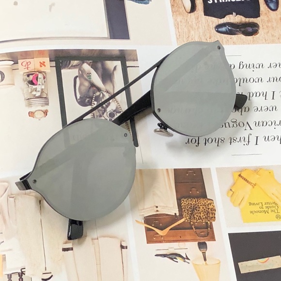 NWT - Silver Round Sports Sunglasses - Picture 3 of 4